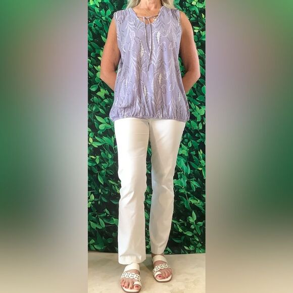 🌸 Loft Lavender Floral Sleeveless Blouse Size M - Picture 3 of 6